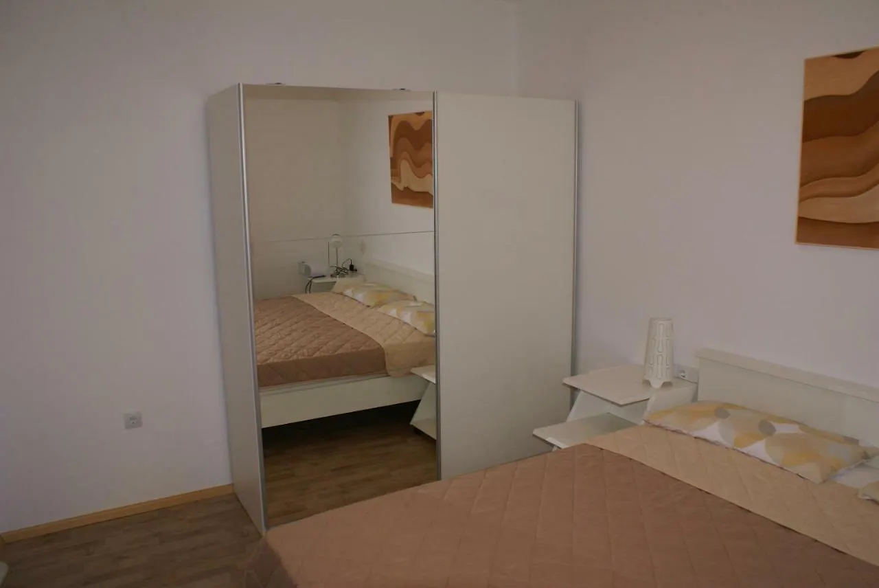 Apartements Sarah Novigrad  Apartment